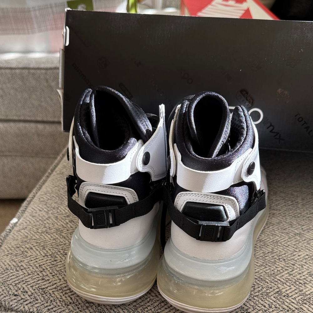 Nike Kids Sneakers in Black and White